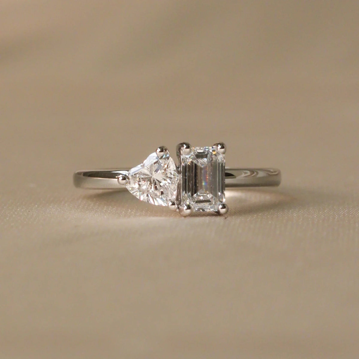 Emerald Cut and Heart Shaped Diamond Toi-et-moi En ROSE 10K