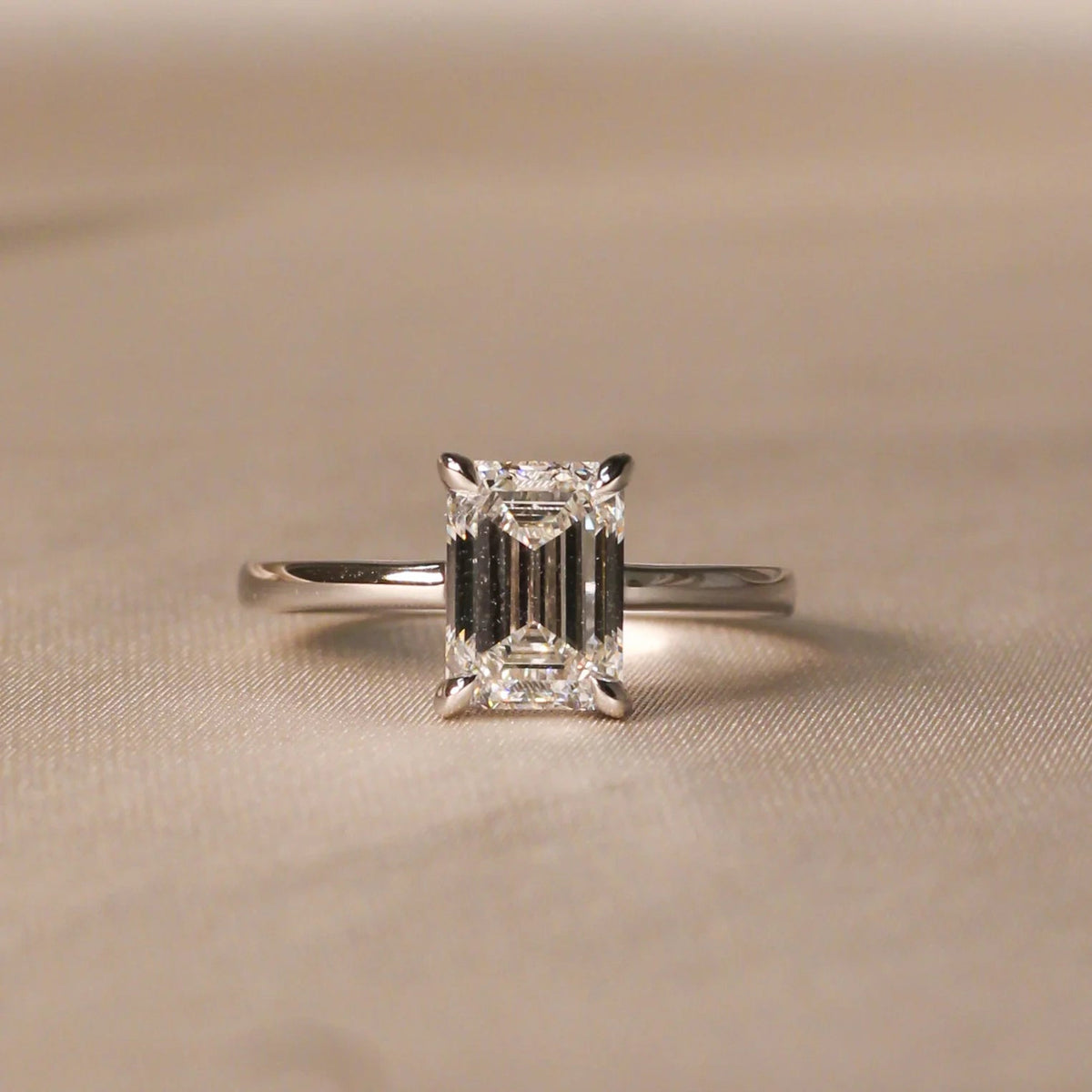 Emerald-Cut Diamond 4-Prong Classic Solitaire Enga ROSE 10K