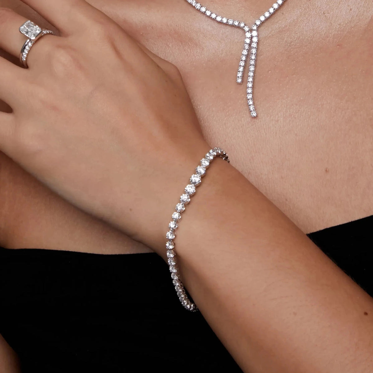 Graduated Round Cut Diamond Tennis Bracelet View 2