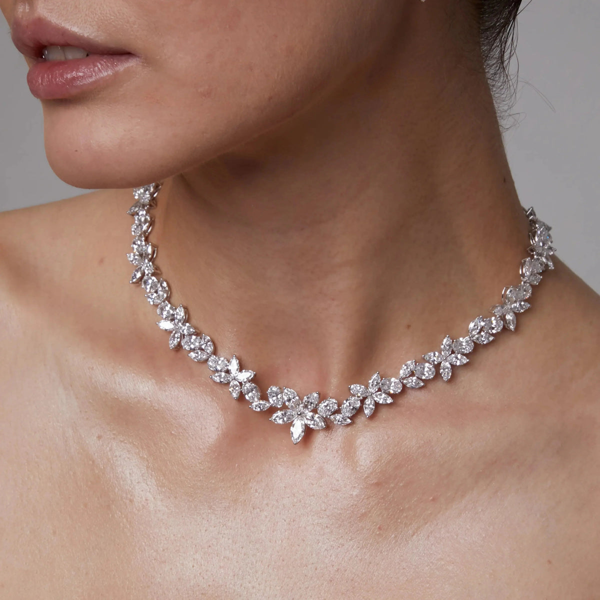 Floral Vine Marquise & Pear Diamond High-Jewelry N View 4