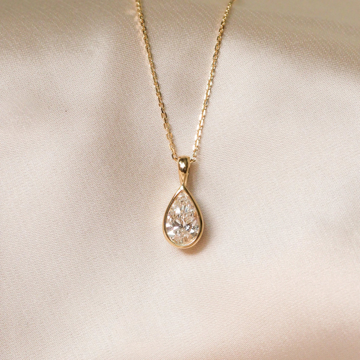 Modern Bezel Pear-Cut Diamond Necklace ROSE 10K