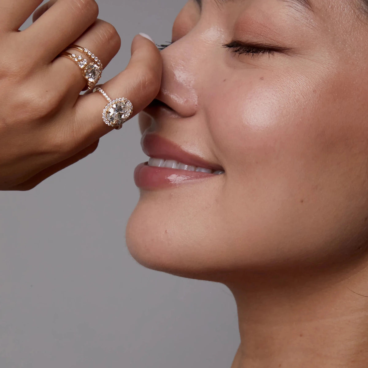 Classic Oval-Cut Diamond Halo Engagement / Stateme View 10