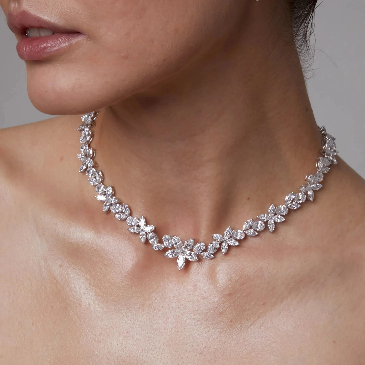 Floral Vine Marquise & Pear Diamond High-Jewelry N View 4