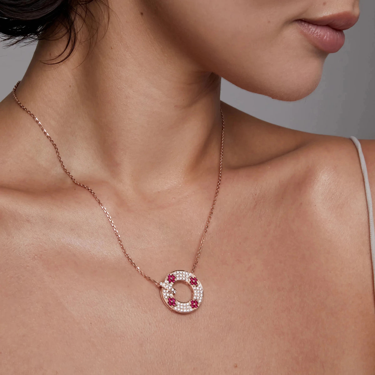 Ruby Four-Leaf Clover & Pavé Diamond Circle Pendan ROSE 10K